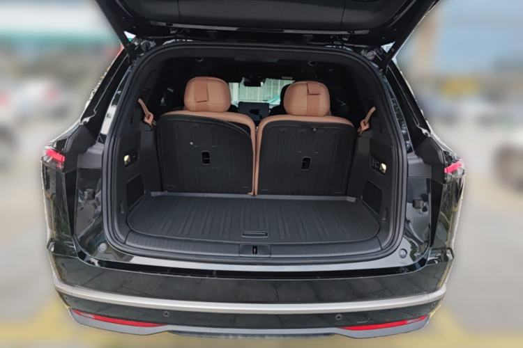 Used ONVO Luxeed L90 2025 Model—Ultra Six-Seater Version
