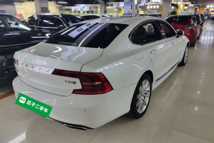 Used Volvo S90 New Energy 2020 T8 e-Drive Hybrid – Zhiyi Luxury Edition Rear Right 45 Deg