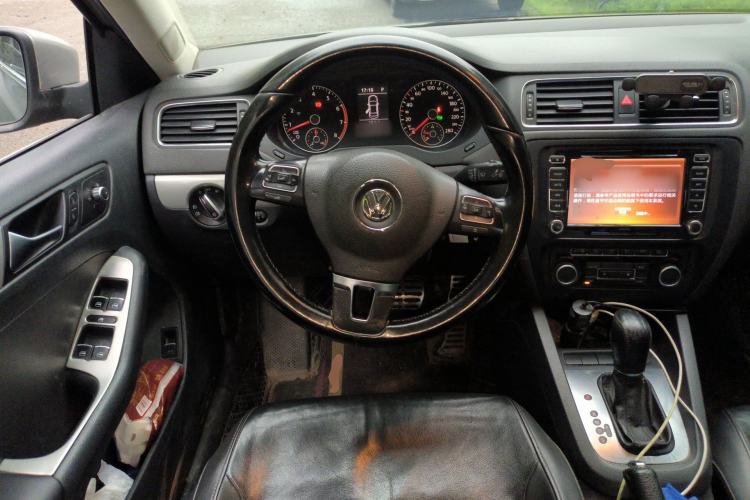 Used Volkswagen Sagitar 2014 1.4TSI Automatic Luxury Model Steering Wheel