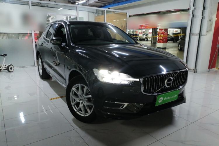 Used Volvo XC60 2021 T5 4x4 Smart Luxury Edition Front Right 45 Deg