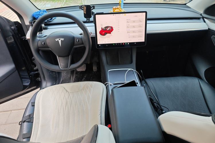 Used Tesla Model Y 2024 Long-Range All-Wheel-Drive Version