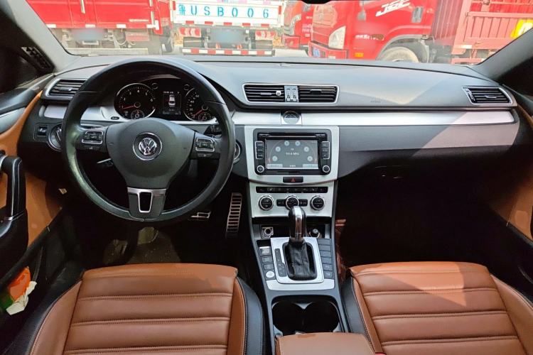 Used Volkswagen FAW-Volkswagen CC 2015 1.8TSI Luxury Model Center Console