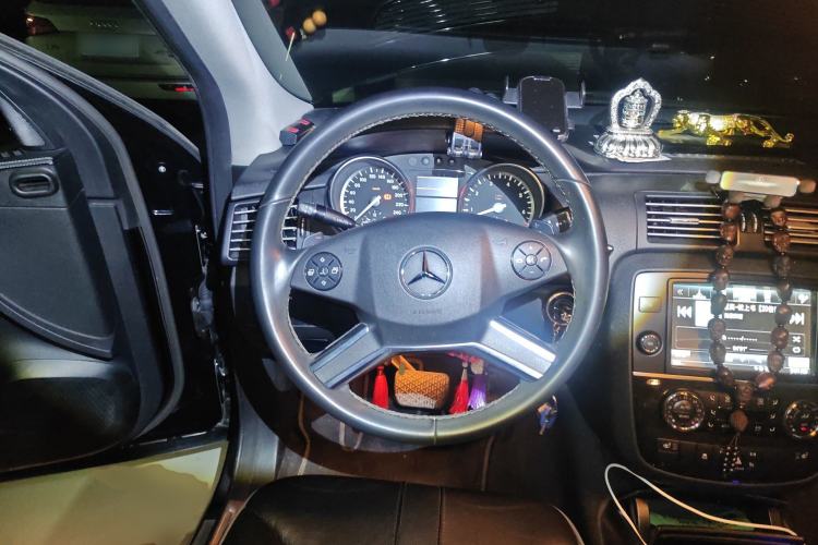 Used Mercedes-Benz R-Class 2017 R 320 4MATIC Business Edition Prestige Model
