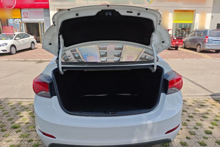 Used Hyundai Elantra (5th Generation / Langdong) 2016 1.6L Automatic Smart Version Trunk