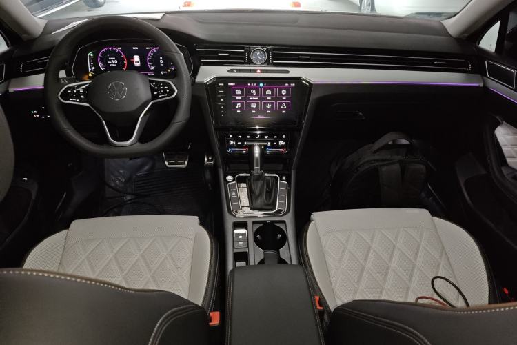 Used Volkswagen Magotan 2025 Revised Version Zhongxiang Edition 330TSI DSG Luxury Trim
