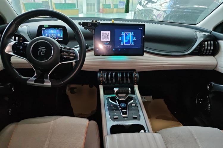 Used BYD Yuan PLUS 2023 Champion Edition 510KM Superior Model Center Console