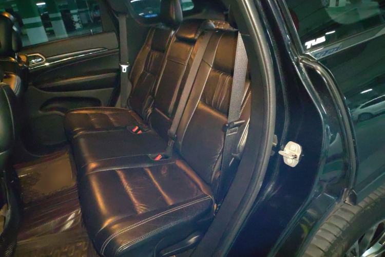 Used Jeep Grand Cherokee 2014 3.0TD Diesel Comfort Navigation Version Left Rear Seat