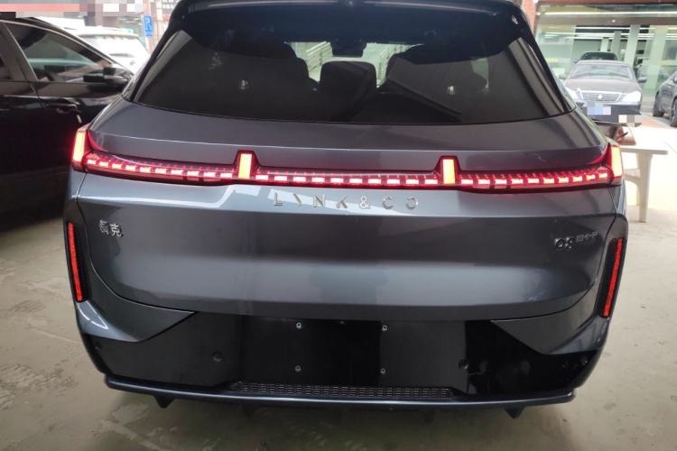 Used Lynk & Co 08 EM-P 2025 220 km All-Wheel-Drive Performance Halo
