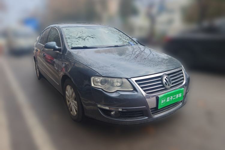 Used Volkswagen Magotan 2011 1.8TSI DSG Luxury Model Front Right 45 Deg