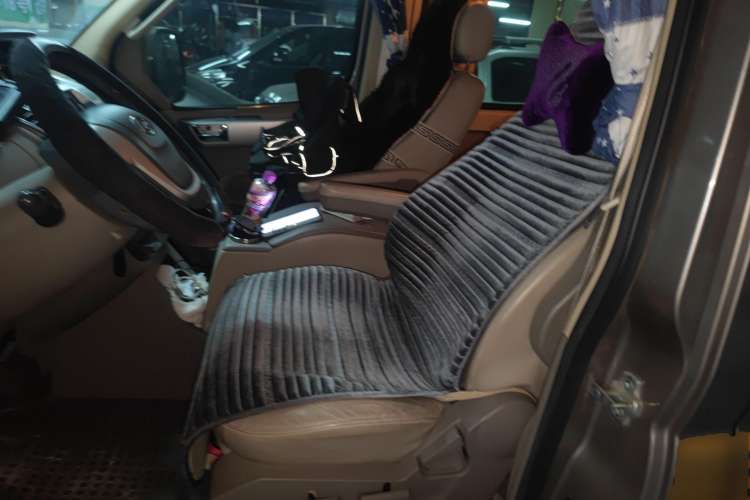 Used SAIC MAXUS Xintu V80 2015 2.5T Manual Zunjie Edition Short Wheelbase Low Roof
