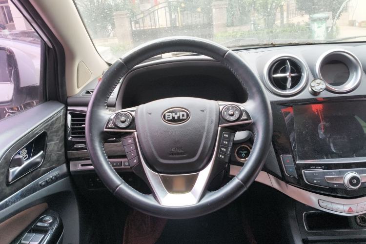 Used BYD Tang New Energy 2015 2.0T Four-Wheel-Drive Flagship Model
