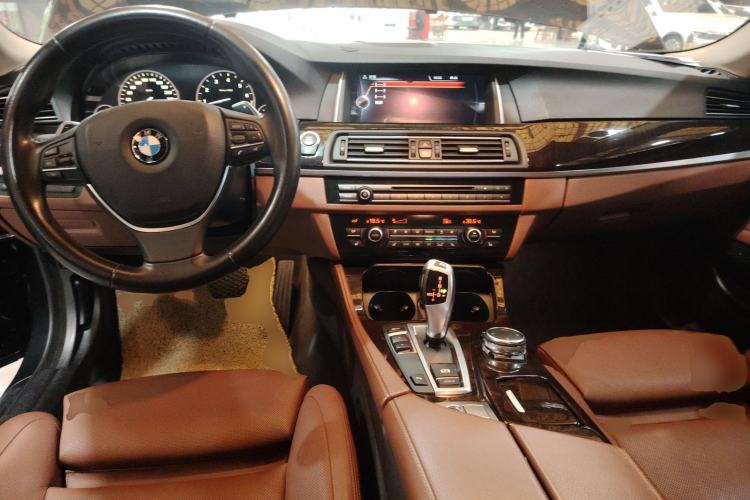 Used BMW 5 Series 2015 535Li Leading Model Center Console