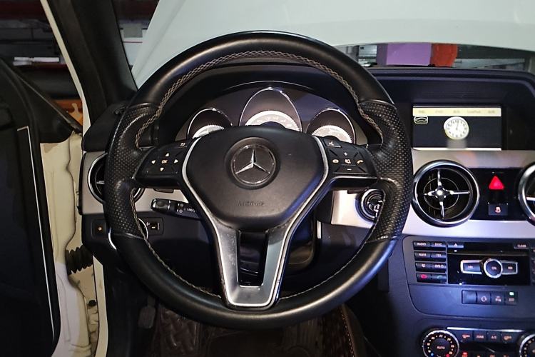 Used Mercedes-Benz GLK-Class 2014 GLK 260 4MATIC Dynamic Model Steering Wheel