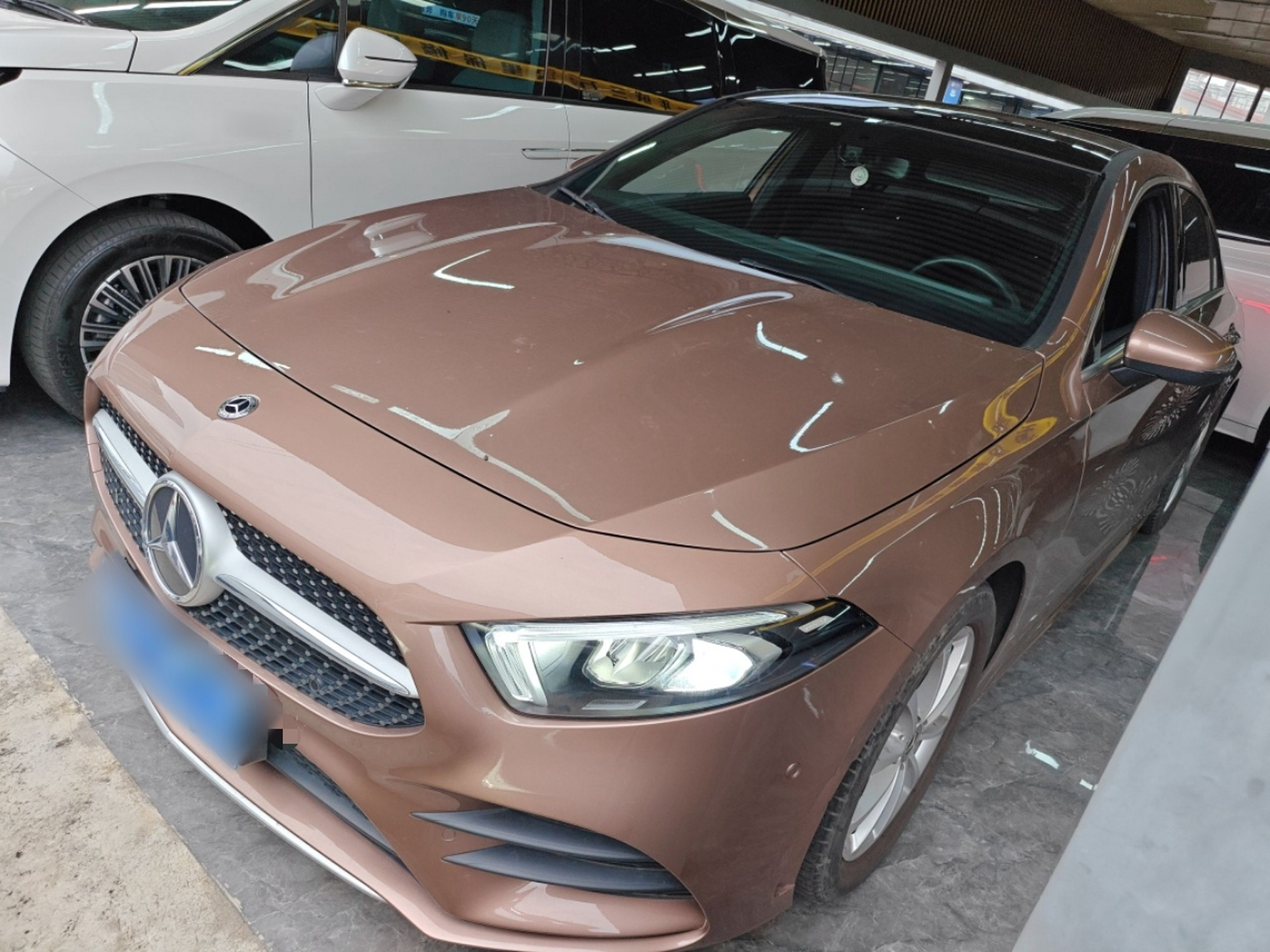 Под передней частью автомобиля
