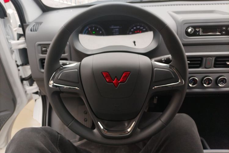 Used Wuling Yangguang 2025 Model 400km Bus Edition—Comfort Edition Steering Wheel