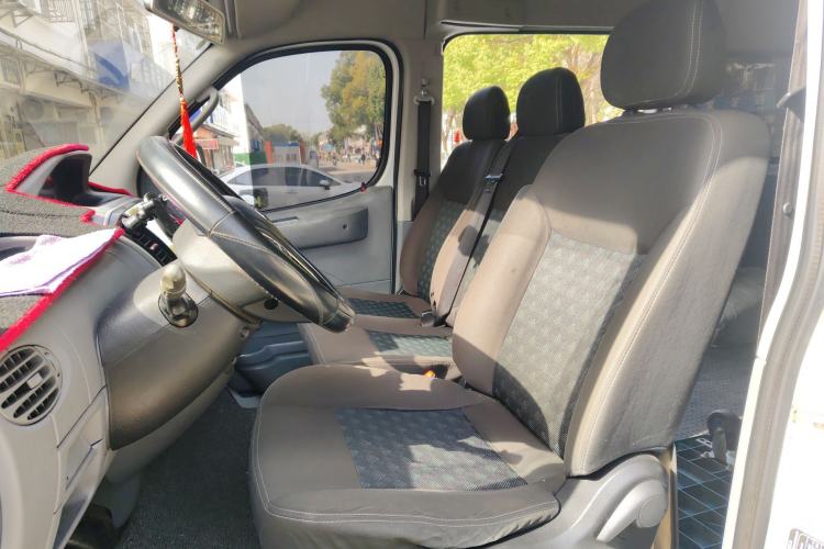 Used SAIC MAXUS Xintu V80 2018 2.5T 6-Speed Manual Aoyuntong Short Wheelbase Mid-Height 5-6 Seater