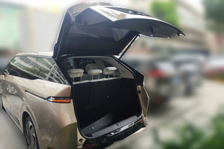 Used XPeng X9 2024 640 All-Wheel Drive High-Performance Max
