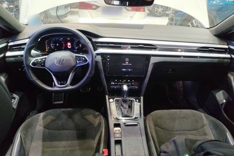 Used Volkswagen FAW-Volkswagen CC 2023 330TSI Ignite Edition Center Console