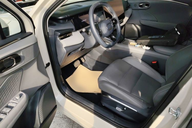 Used Lynk & Co 06 EM-P 2025 EM-P 126 Long-Range Max Driver Seat