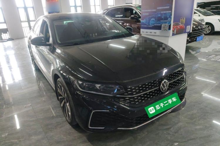 Used Volkswagen Passat 2022 330TSI Starry Luxury Edition Front Right 45 Deg