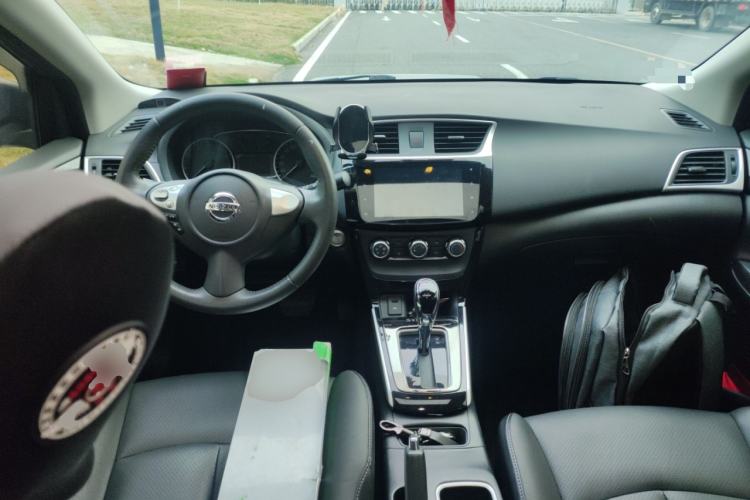 Used Nissan Sylphy 2019 1.6XV CVT Smart Connect Luxury Edition China V Standard Center Console