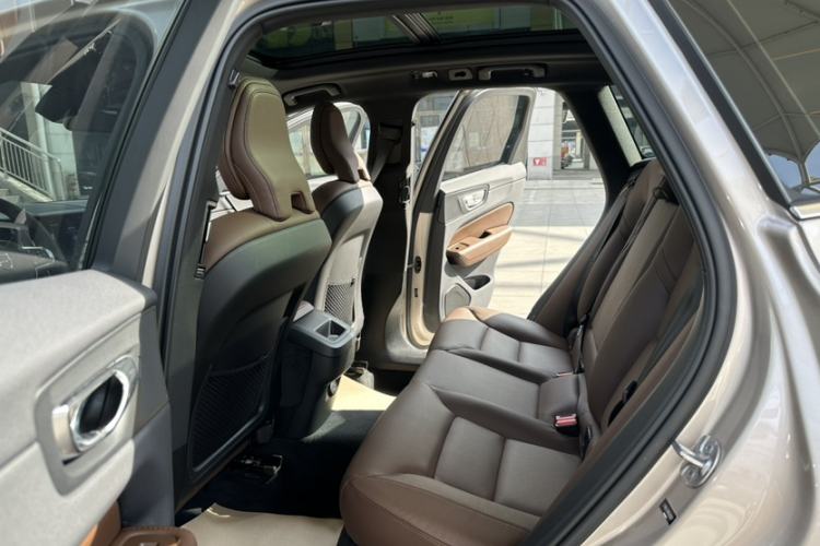 Used Volvo XC60 2023 B5 4x4 Smart Luxury Edition
