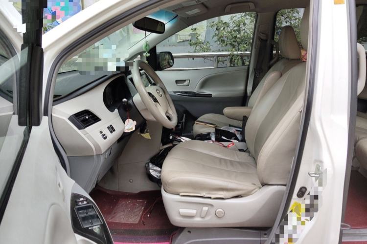 Used Toyota SIENNA 