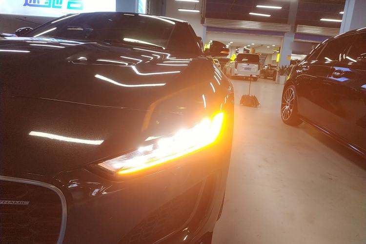 Used Jaguar F-TYPE 2021 P380 All-Wheel-Drive R-Dynamic Hardtop Version Left Front Headlight