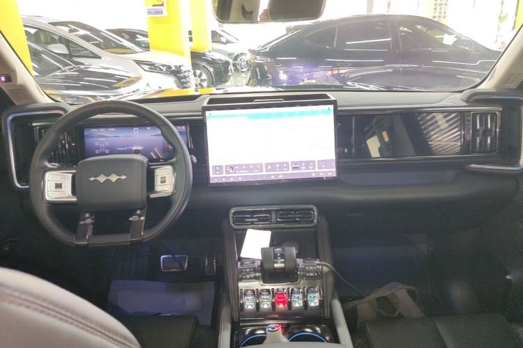 Used Formula Leopard 5 2023 Navigator Edition Center Console