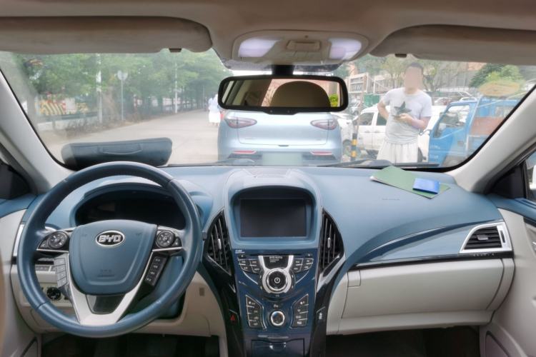 Used BYD Qin New Energy 2014 1.5T Flagship Model Center Console