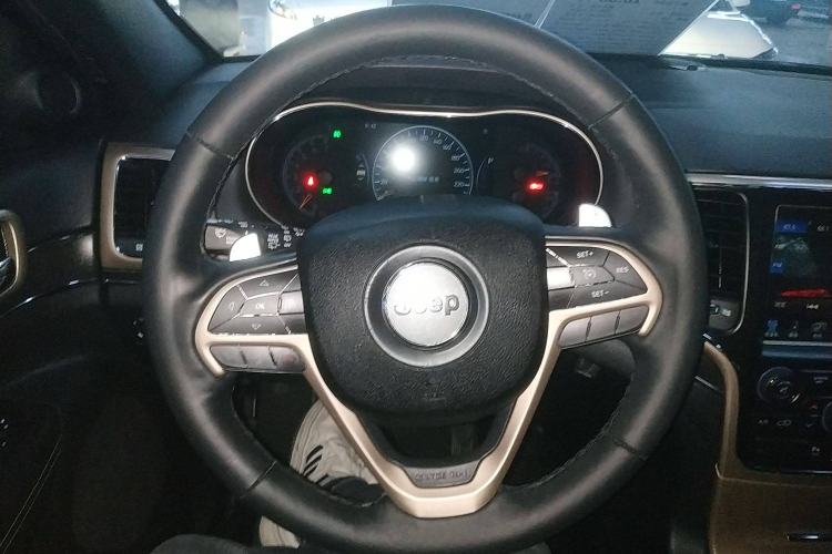 Used Jeep Grand Cherokee 2015 3.0L Comfort Navigation Edition
