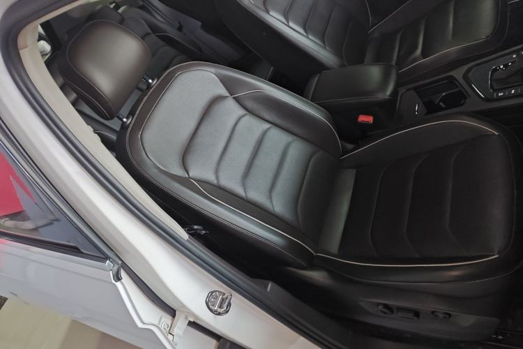 Used Volkswagen Tiguan L 2018 330TSI Automatic Two-Wheel Drive Flagship Edition Right Front Seat