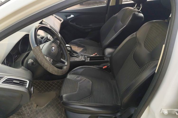 Used Ford Focus 2015 Hatchback 1.6L Automatic Fashion Edition