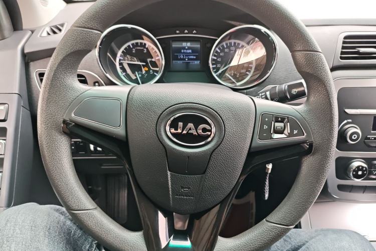 Used JAC Group T6 2022 2.0T Diesel Two-Wheel Drive Engineering Version with Long Wheelbase Steering Wheel