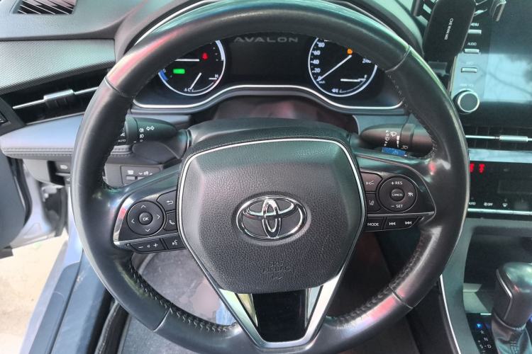 Used Toyota Avalon 2019 Dual-Engine 2.5L Luxury Edition China VI Standard
