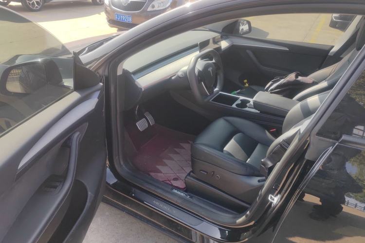 Used Tesla Model Y 2023 High-Performance All-Wheel-Drive Version