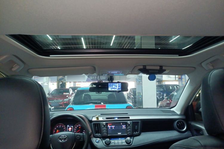 Used Toyota RAV4 2019 2.0L CVT Two-Wheel Drive Fashion X Limited Edition China V Standard
