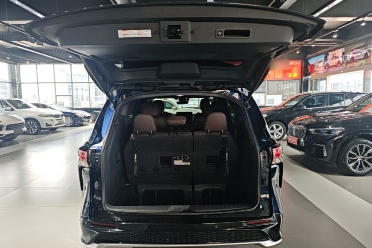 Used Toyota Granvia 2022 2.5L Hybrid Flagship Edition Trunk