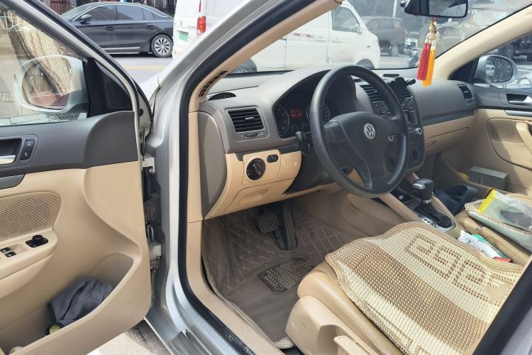 Used Volkswagen Sagitar 2006 1.6L Automatic Fashion Model
