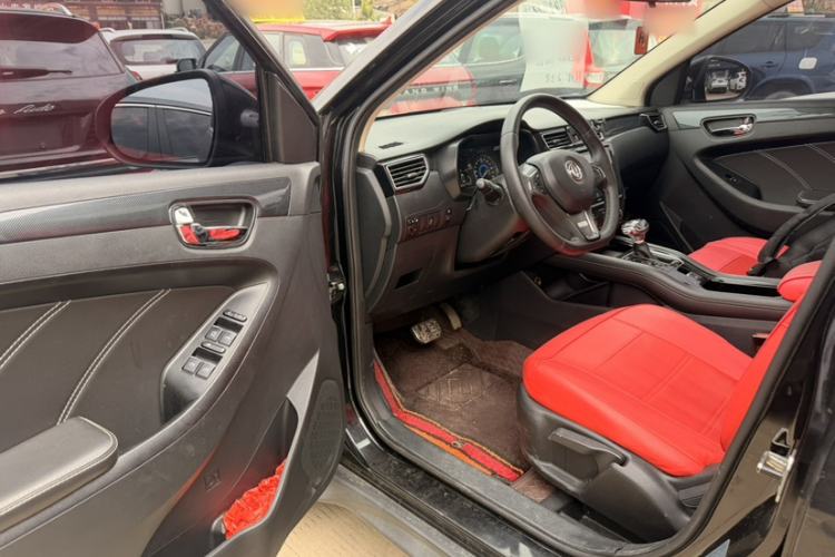 Used Dongfeng Fengon 580 2017 1.5T CVT Comfort Model Interior 6