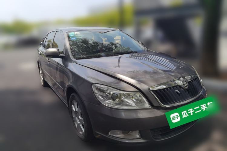Used Skoda Octavia 2015 Classic Model 1.6L Manual Eado Version Front Right 45 Deg