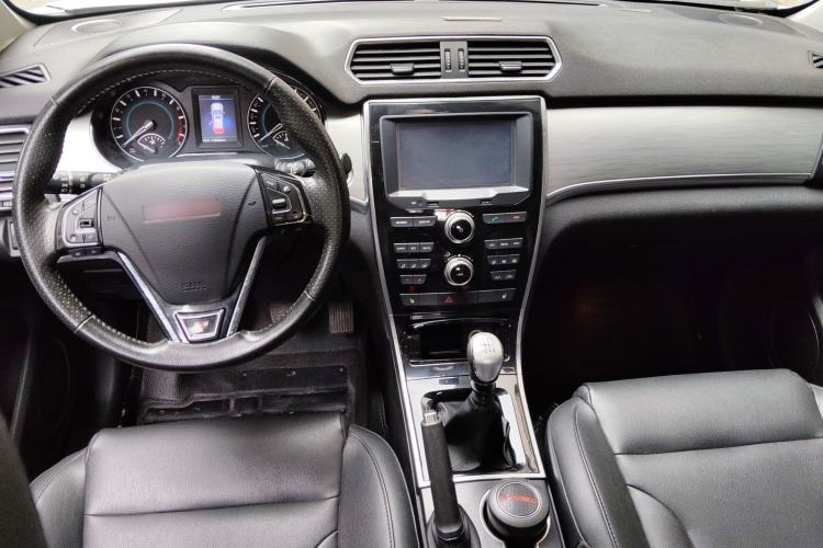 Used Haval H2 2014 1.5T Manual Two-Wheel Drive Elite Edition Center Console