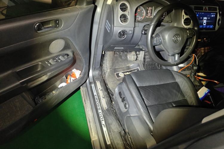 Used Volkswagen Golf 2011 1.4TSI Cross Golf Driver Seat