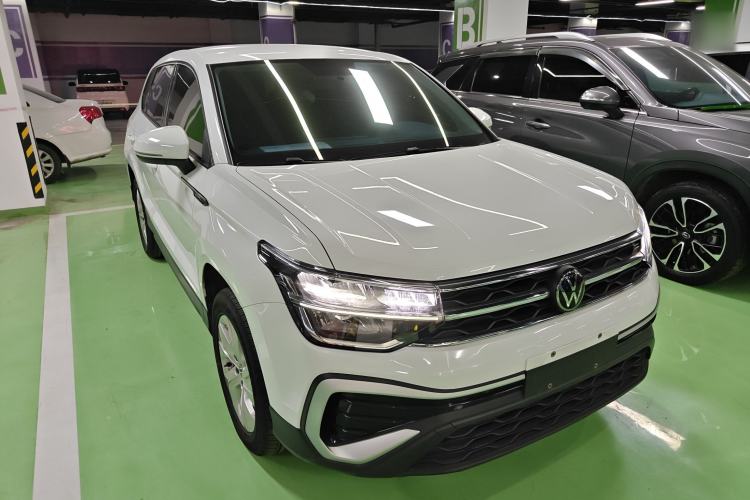 Used Volkswagen Tharu 2023 300TSI Two-Wheel-Drive Crescent Edition Front Right 45 Deg