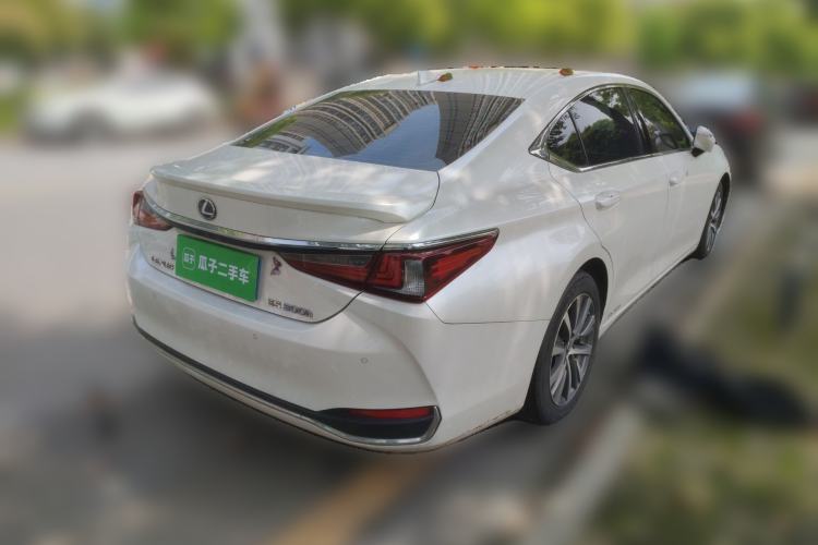 Used Lexus ES 2020 300h Premier Edition
