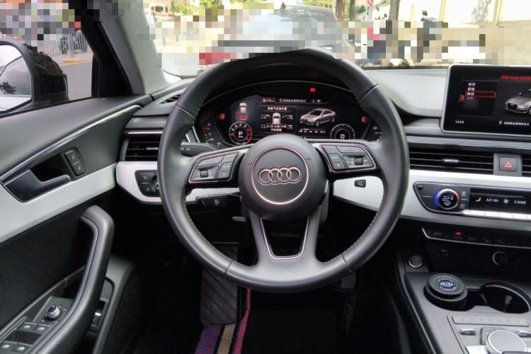 Used Audi A4L 2019 40 TFSI Fashion Edition China VI Emission Standard Steering Wheel