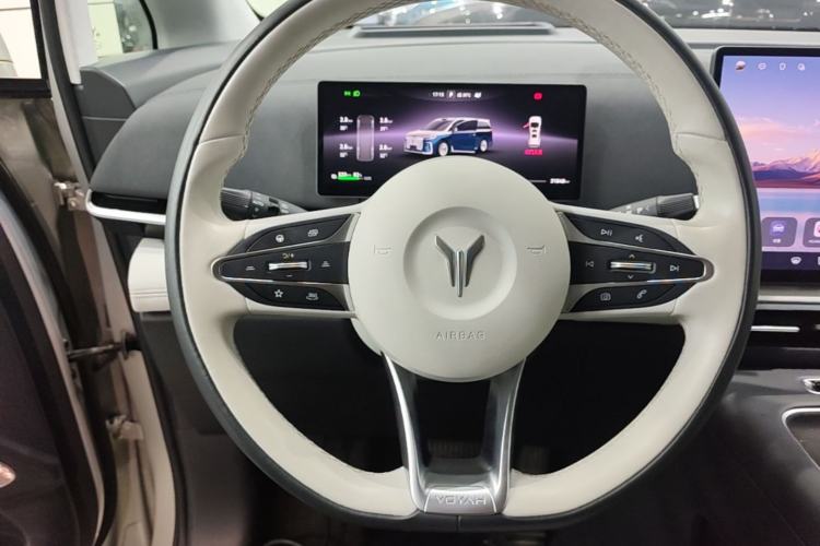 Used VOYAH Dream 2025 EV Four-Wheel-Drive Flagship Qiankun Version