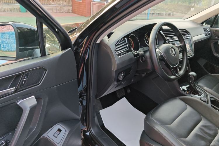 Used Volkswagen Tiguan L 2019 380TSI Automatic All-Wheel Drive Luxury Edition with 7 Seats China VI Standard
