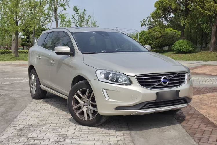 Used Volvo XC60 2017 T5 AWD Smart Upgrade Model Exterior 2