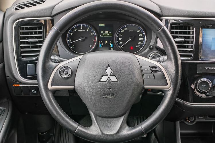 Used Mitsubishi Outlander 2014 2.4L 4x4 Deluxe Value Edition 7 Seats